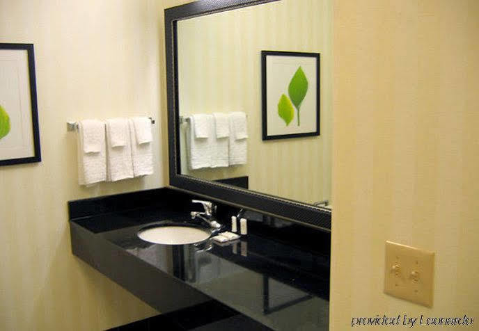 Fairfield Inn And Suites By Marriott Tampa North Temple Terrace Экстерьер фото