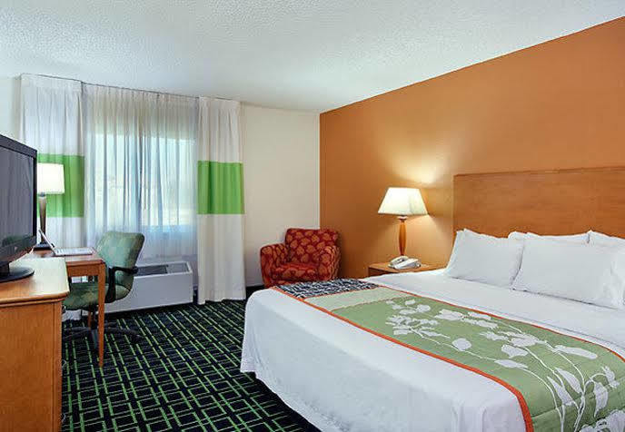 Fairfield Inn And Suites By Marriott Tampa North Temple Terrace Экстерьер фото